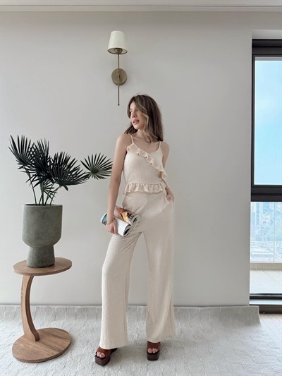 Askılı Fırfırlı Bluz ve Pantolonlu İkili Gofre Takım Bej 2125