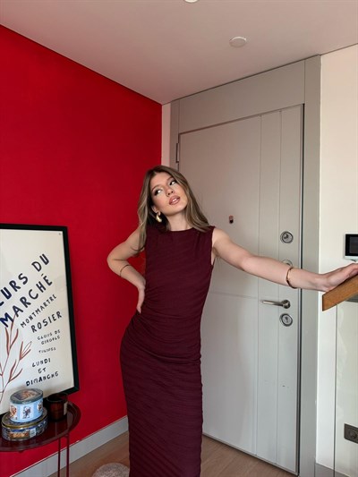 Bel Drape Detay Yırtmaçlı Uzun Gofre Elbise Bordo 2177