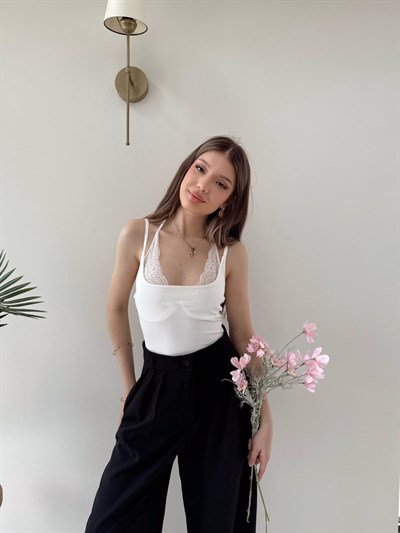 Boyundan Bağlamalı Dantel Detay Sırt Dekolte Bodysuit Beyaz 2149