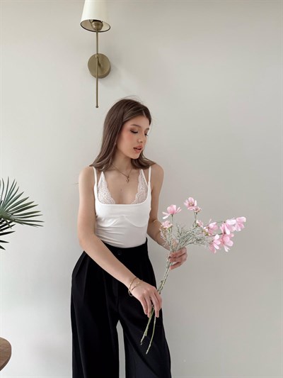 Boyundan Bağlamalı Dantel Detay Sırt Dekolte Bodysuit Beyaz 2149