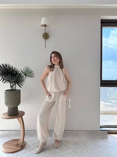 Boyundan Bağlamalı Sırt Dekolte Detay Bluz ve Pantolonlu Gofre Takım Bej 2162