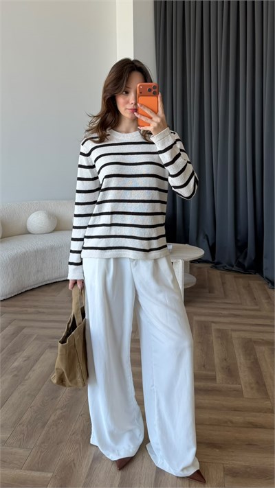Çizgili Oversize Kazak Beyaz 2405