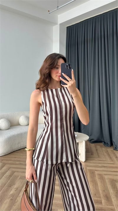 Çizgili Volanlı Bluz ve Pantolonlu İkili Takım Kahve Beyaz 2384