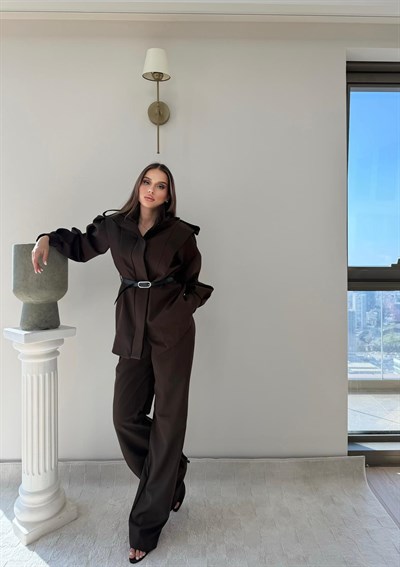Dik Yaka Omuz Apolet Detay Bel Kemerli Ceket ve Pantolonlu Double Kumaş İkili Takım Kahve 2096