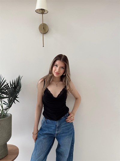 İp Askılı Degaje Yaka Dantel Detay Sandy Bluz Siyah 2199