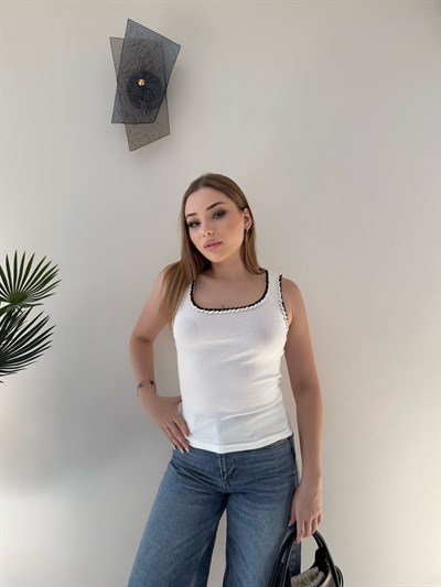 Kare Yaka Burgu Detay Atlet Beyaz 2359