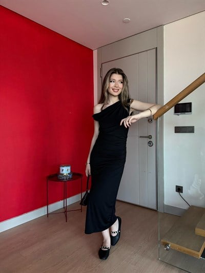 Kayık Yaka Burgulu Yırtmaçlı Uzun Sandy Elbise Siyah 2222