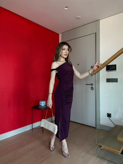 Kayık Yaka Burgulu Yırtmaçlı Uzun Sandy Elbise Mürdüm 2238