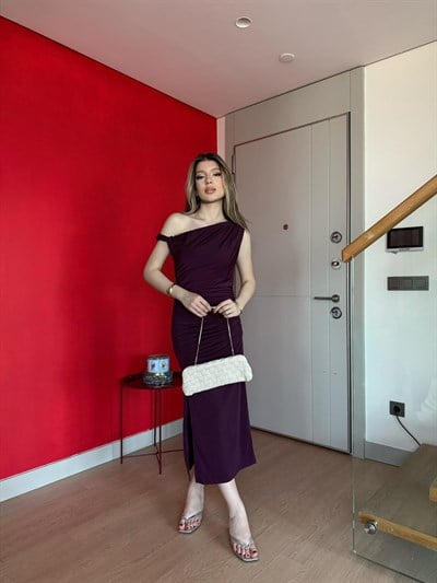 Kayık Yaka Burgulu Yırtmaçlı Uzun Sandy Elbise Mürdüm 2238
