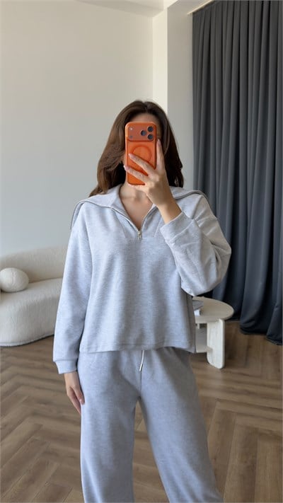 Kayık Yaka Detay Fermuarlı Sweat ve Pantolonlu Selanik Kumaş İkili Takım Gri 2424