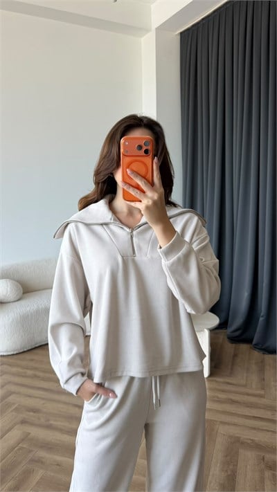Kayık Yaka Detay Fermuarlı Sweat ve Pantolonlu Selanik Kumaş İkili Takım Bej 2424