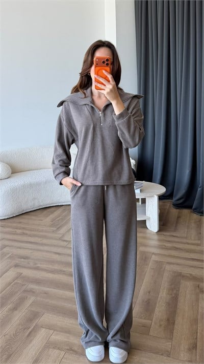 Kayık Yaka Detay Fermuarlı Sweat ve Pantolonlu Selanik Kumaş İkili Takım Vizon 2424