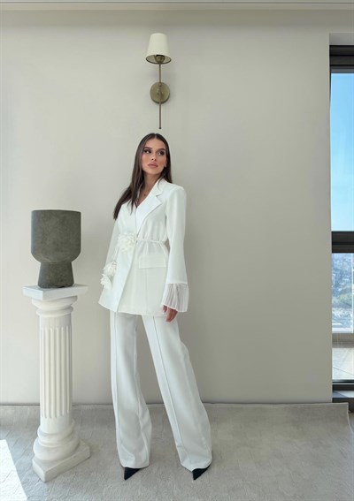 Kol Tül Detay Bel Kuşaklı Blazer Ceket Ve Pantolonlu Kumaş Takım Beyaz 2068