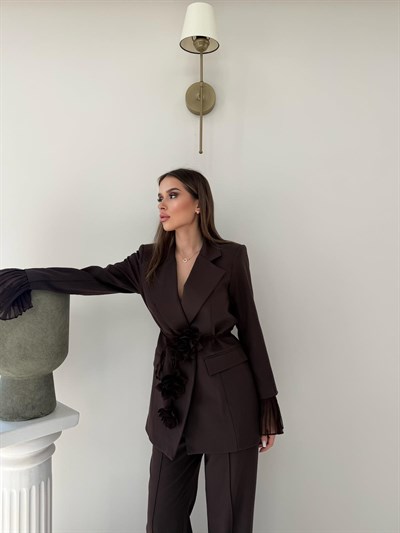 Kol Tül Detay Bel Kuşaklı Blazer Ceket Ve Pantolonlu Kumaş Takım Kahverengi 2068