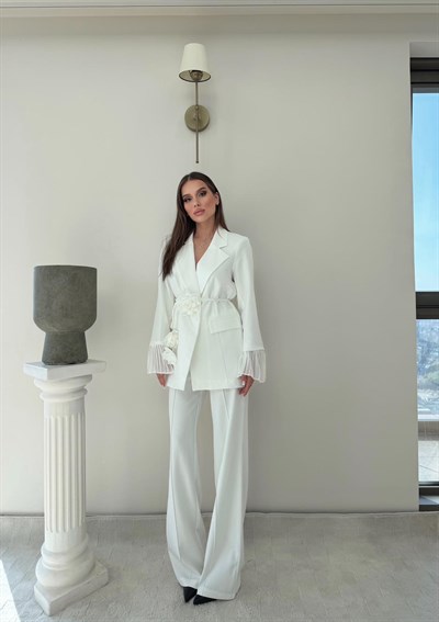 Kol Tül Detay Bel Kuşaklı Blazer Ceket Ve Pantolonlu Kumaş Takım Beyaz 2068