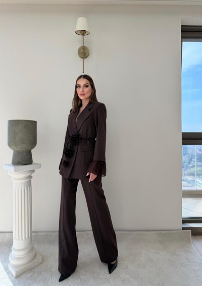 Kol Tül Detay Bel Kuşaklı Blazer Ceket Ve Pantolonlu Kumaş Takım Kahverengi 2068