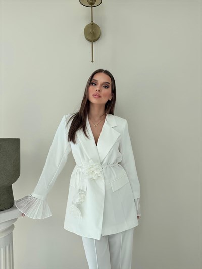 Kol Tül Detay Bel Kuşaklı Blazer Ceket Ve Pantolonlu Kumaş Takım Beyaz 2068