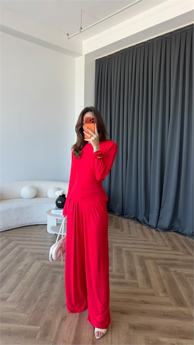 Omuz Vatkalı Bel Korse Detay Bluz ve Pantolonlu İkili Viskon Takım Kırmızı 2395