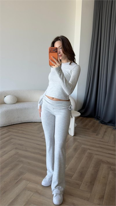 Parmak Geçmeli Bluz ve Bel Katlama Büzgü Detaylı Pantolonlu Yumoş Takım Gri 2417