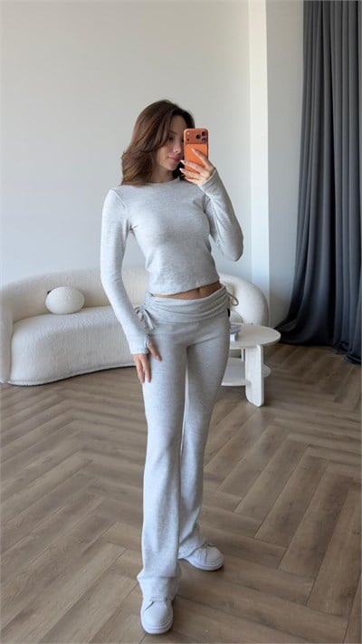 Parmak Geçmeli Bluz ve Bel Katlama Büzgü Detaylı Pantolonlu Yumoş Takım Gri 2417