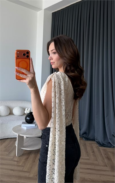 Şal Yaka Omuz Saçaklı Dantel Bodysuit Krem 2488