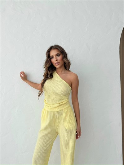 Tek Omuz Bel Drape Detay Bluz ve Pantolonlu Gofre İkili Takım Sarı 2225