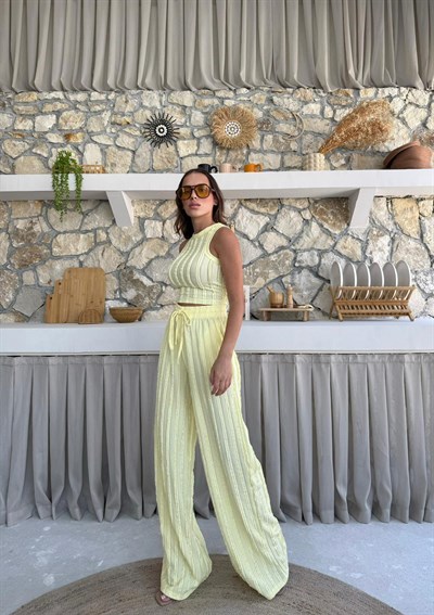 Ters Dikiş Detay Halter Bluz ve Pantolonlu Gofre İkili Takım Sarı 2098