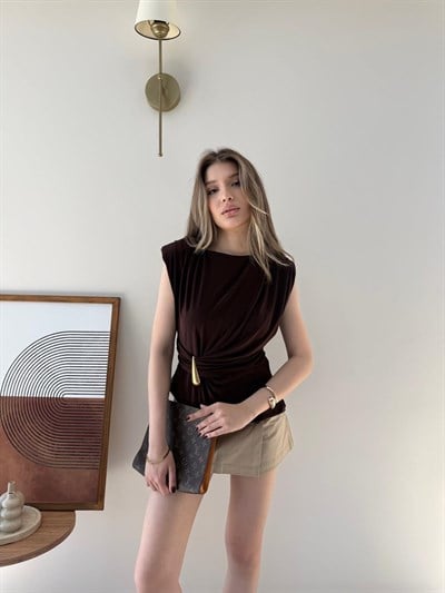 Vatkalı Bel Drape Aksesuar Detay Sandy Bluz Kahve 2303