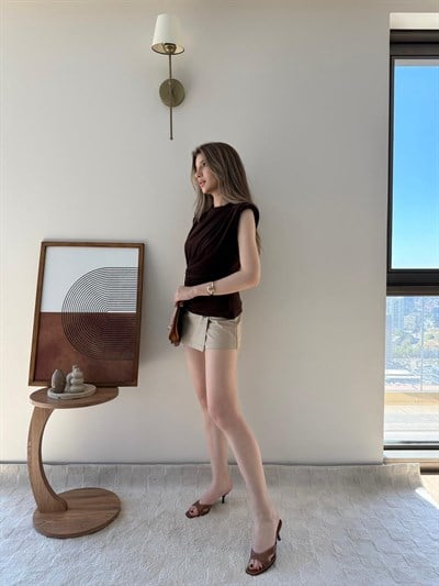 Vatkalı Bel Drape Aksesuar Detay Sandy Bluz Kahve 2303