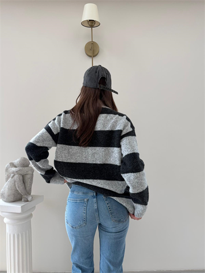 YAKALI KALP NAKIŞ DETAY ÇİZGİLİ SALAŞ KAZAK ANTRASİT 2005