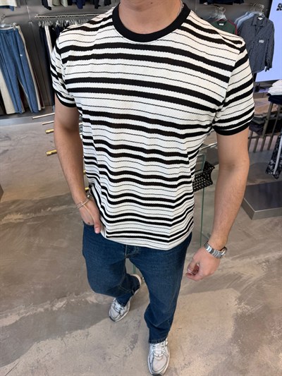 Beyaz Çizgili T-Shirt