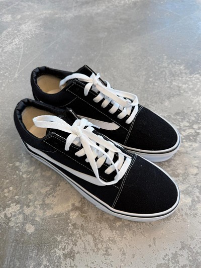 Siyah Beyaz Ayakkabı 