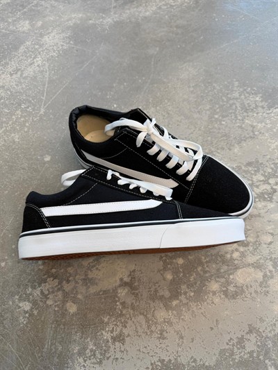 Siyah Beyaz Ayakkabı 