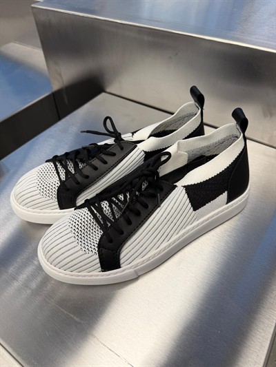 Siyah Beyaz Triko Ayakkabı