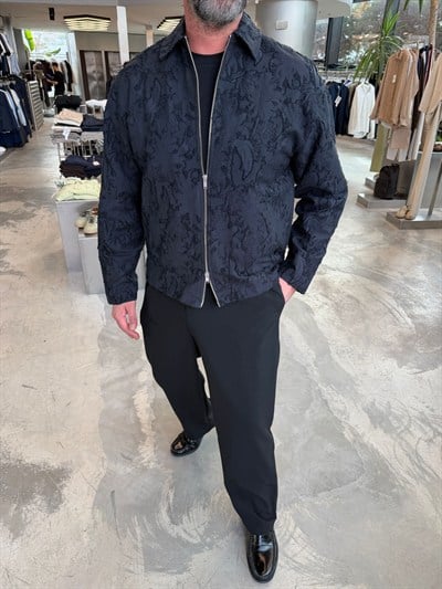 Siyah Nakış Detaylı Mevsimlik Ceket