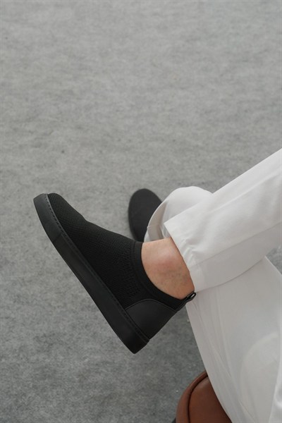 Siyah Slip-On Ayakkabı