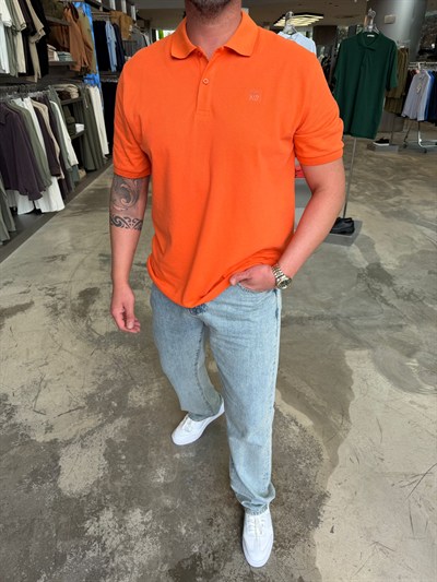 Turuncu Minimal Baskılı Yakalı T-Shirt NWP10004