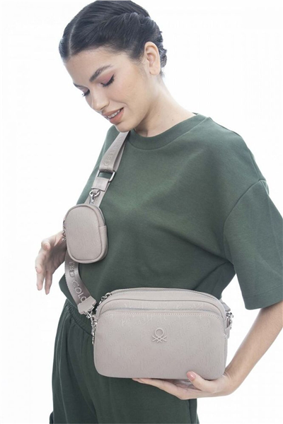 Benetton Logo Detaylı Kadın Çapraz Askılı Çanta