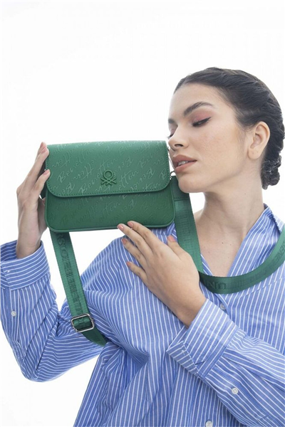 Benetton Logo Detaylı Kadın Çapraz Askılı Çanta