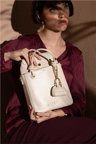 Sisley Logo Detaylı Kadın El Çantası