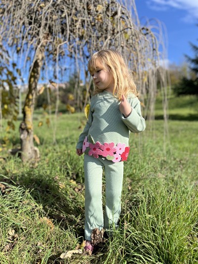 çiçek süzeneli örme takım yeşil