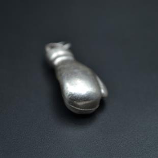 Boks Eldiveni Kolye Ucu - Antik Gümüş Kaplama