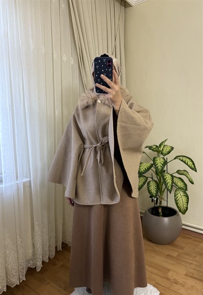 Yakası Kürklü Panço | Krem