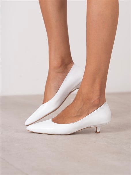 Aroya Beyaz Hakiki Deri Kadın Stiletto
