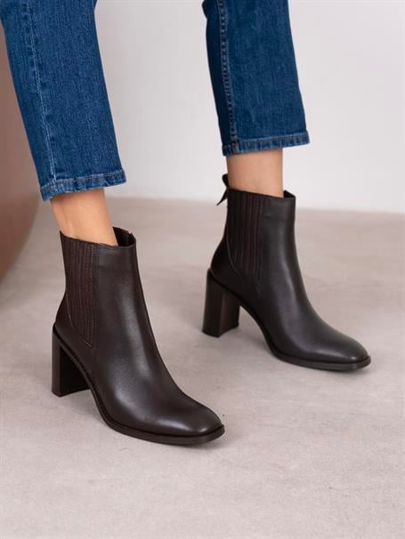 Lucia Kahve Hakiki Deri Kadın Bot
