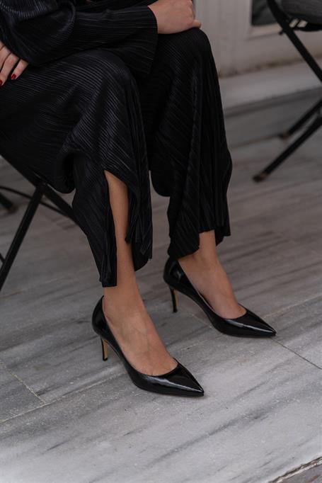 Paprica Siyah Rugan Hakiki Deri Kadın Stiletto