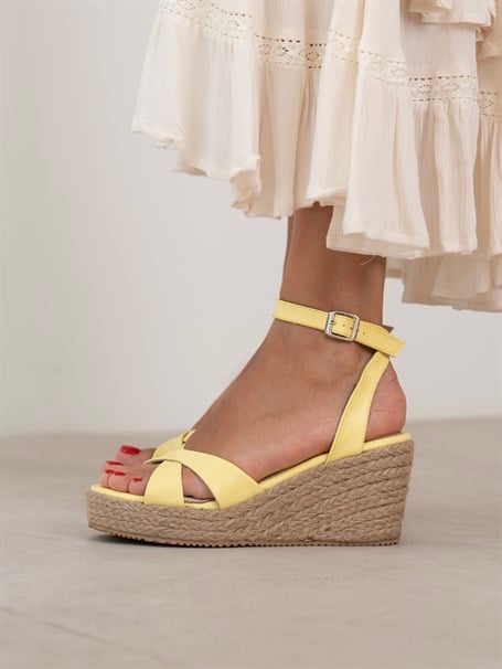 Salmia Sarı Dolgu Taban Kadın Sandalet