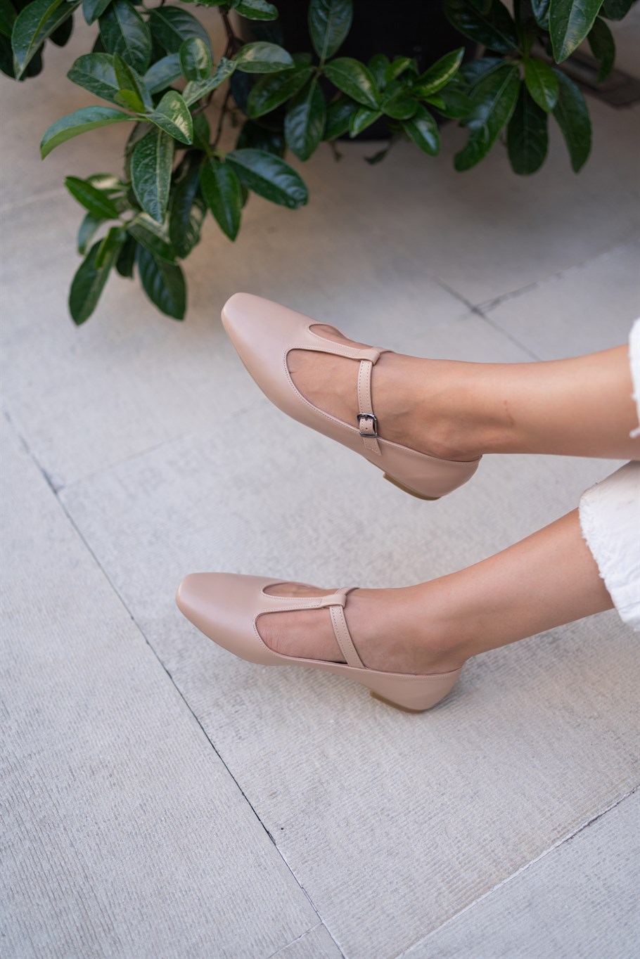Ely Nude   Babet · 5