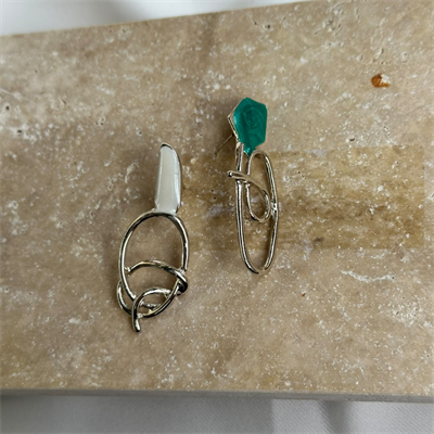 Asimetrik Yeşil & Beyaz Mineli Silver Tel  Küpe