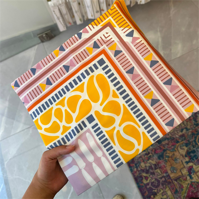 Geometrik Çerçeve 60X60 İpeksi Fular